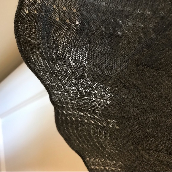 Brandy Melville grey knit skirt (size 0) - Picture 3 of 3